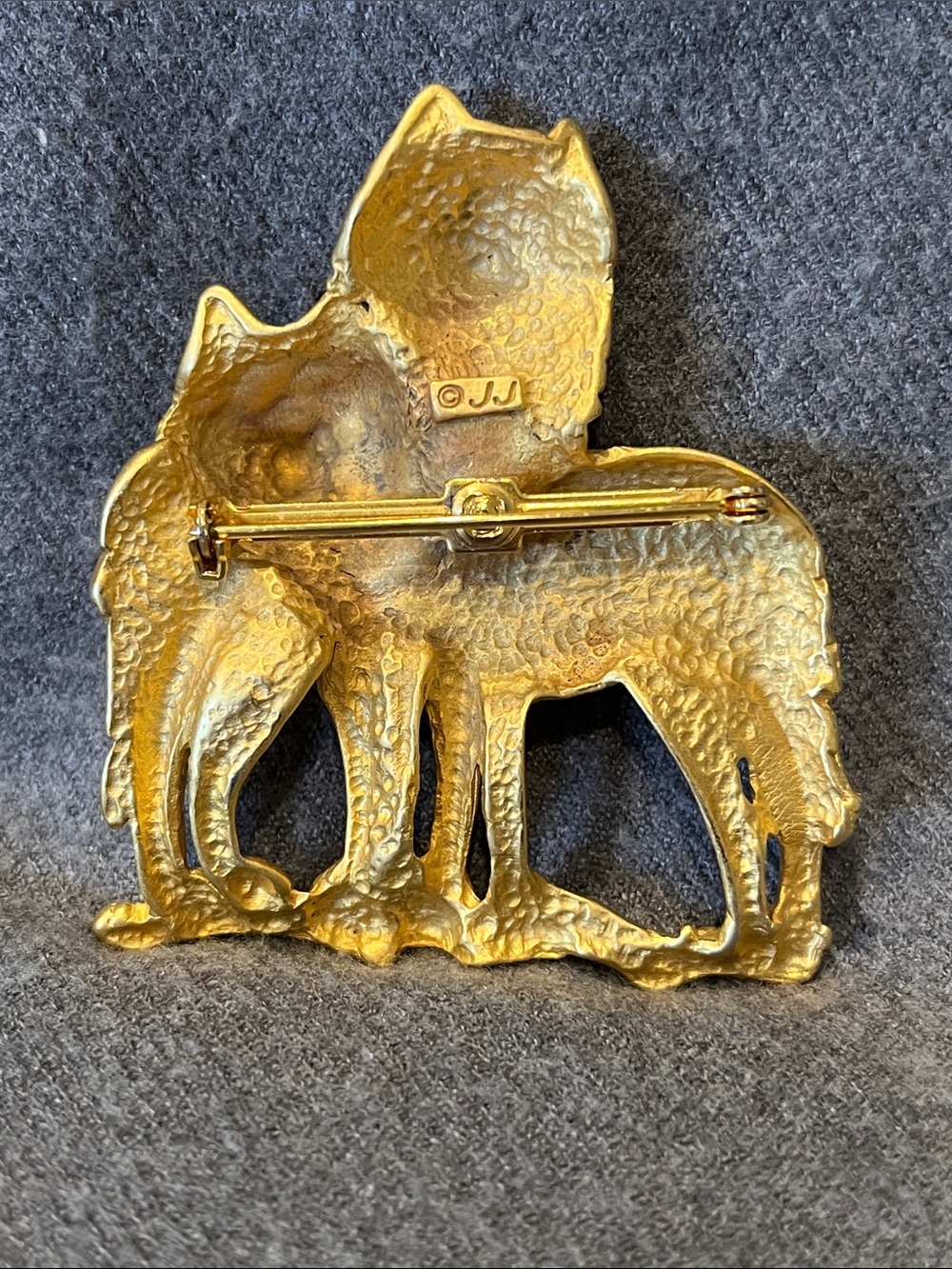 Goldtone JJ Wolf Pair Brooch - Picture 3 of 6